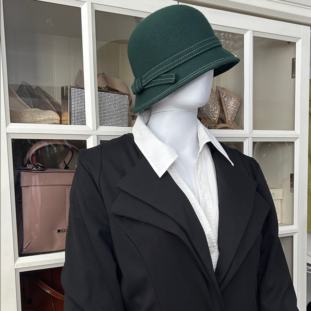Hybrid & Company Women's Black Blazer